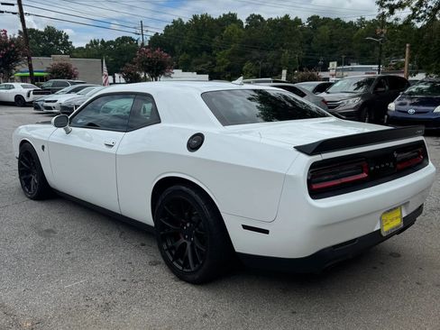 Used 2016 Dodge Challenger SRT Hellcat RWD image 8