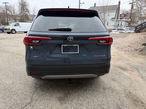 Used 2024 Toyota Grand Highlander AWD image 4