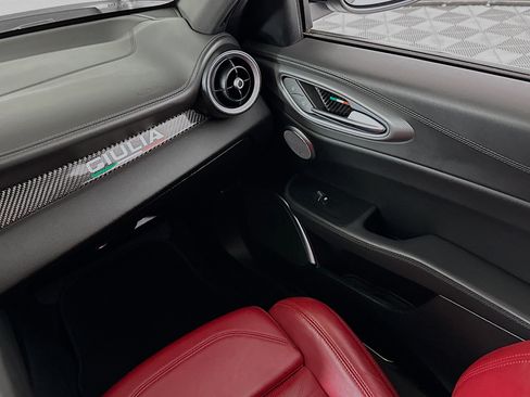 Used 2023 Alfa Romeo Giulia Veloce AWD/4WD image 22