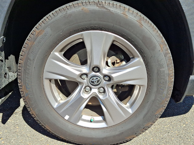 Used 2024 Toyota RAV4 LE AWD/4WD image 8