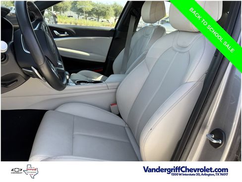 Used 2025 Genesis G70 2.5T RWD image 26