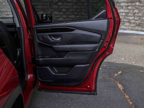 Used 2025 Honda Pilot Touring image 15