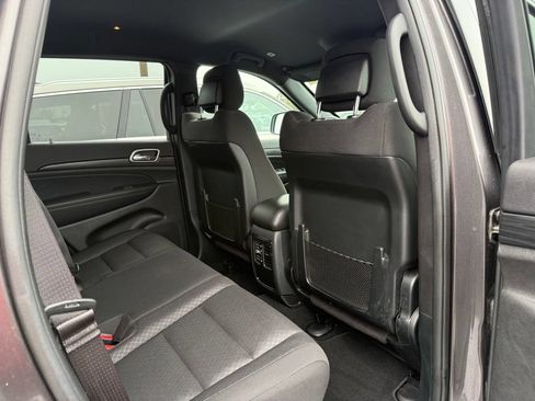 Used 2020 Jeep Grand Cherokee Laredo AWD/4WD image 19