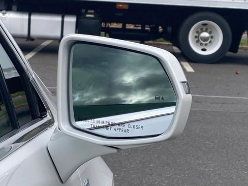 Used 2020 Cadillac XT5 Premium Luxury image 16