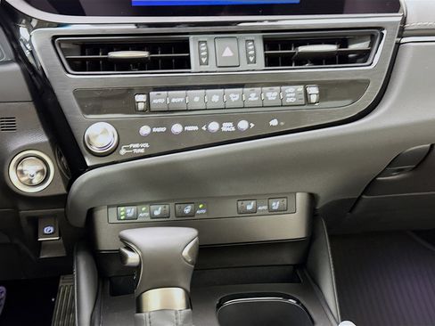 New 2025 Lexus ES 300h w/ Premium Package image 13