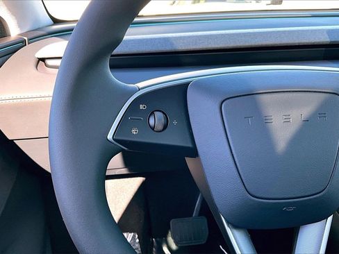 Used 2026 Tesla Model Y 2WD image 11