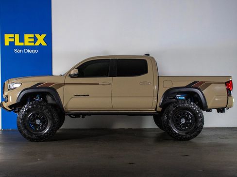 Used 2019 Toyota Tacoma TRD Off-Road image 2