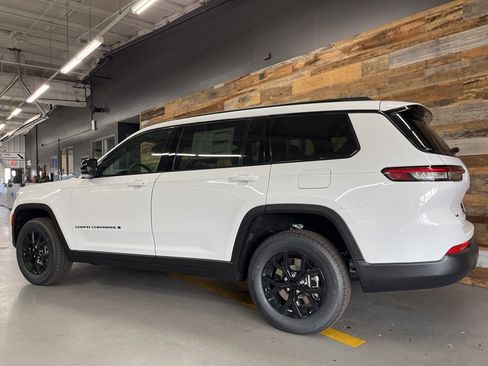 New 2025 Jeep Grand Cherokee L Altitude image 20