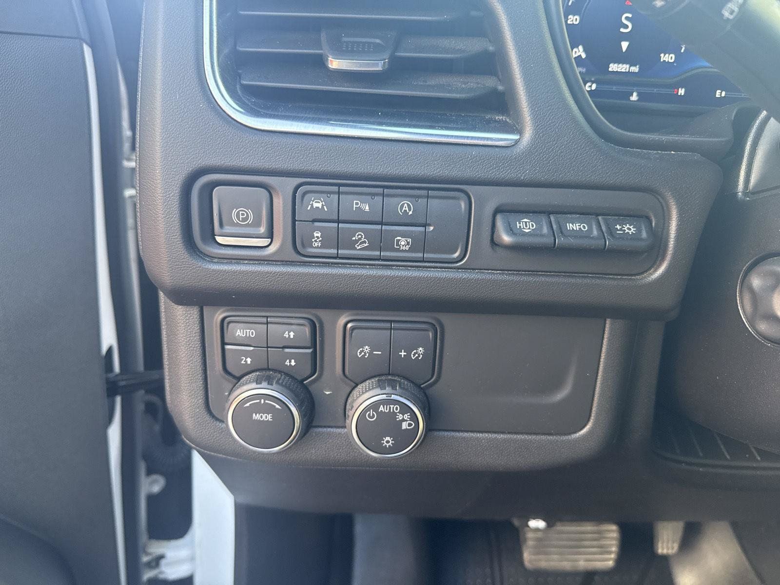 Used 2024 Chevrolet Tahoe Premier AWD/4WD image 21
