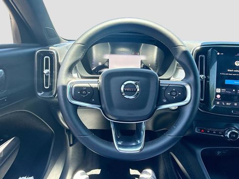 Used 2024 Volvo XC40 B5 Core AWD/4WD image 12
