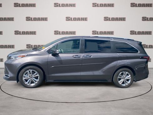 Used 2023 Toyota Sienna Platinum AWD/4WD image 2