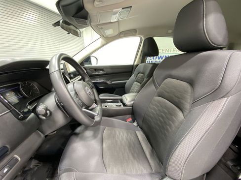 Used 2025 Nissan Pathfinder SV image 11
