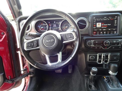 Used 2021 Jeep Wrangler Unlimited Sahara w/ Uconnect 4C Nav & Sound Group AWD/4WD image 19