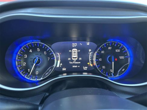 Used 2024 Chrysler Pacifica Touring-L image 27