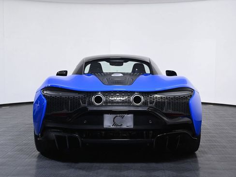 Used 2024 McLaren Artura RWD image 4