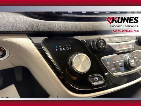 Used 2024 Chrysler Pacifica Touring-L FWD image 29
