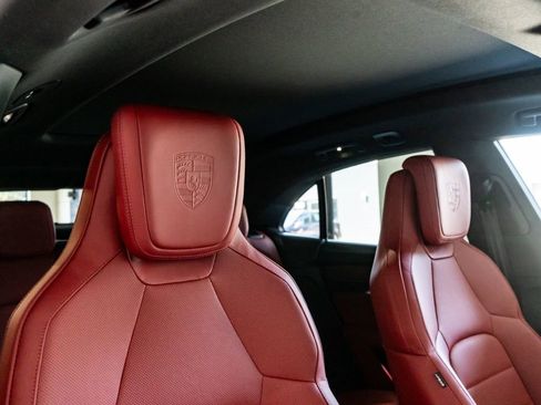 New 2026 Porsche Macan 4 Electric image 32