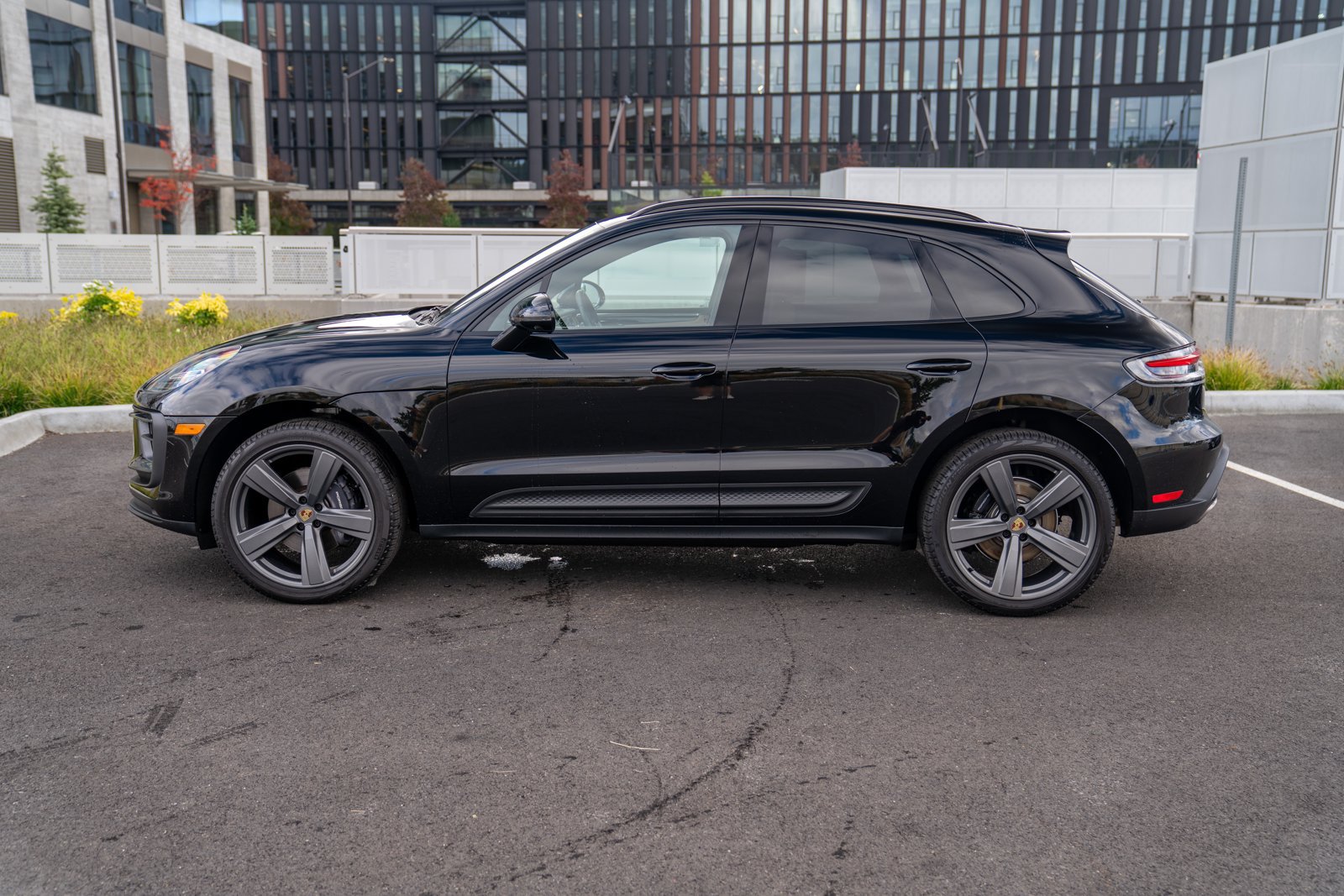 Certified 2026 Porsche Macan AWD/4WD image 2