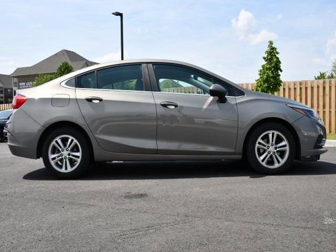 Used 2017 Chevrolet Cruze LT w/ Convenience Package FWD image 8