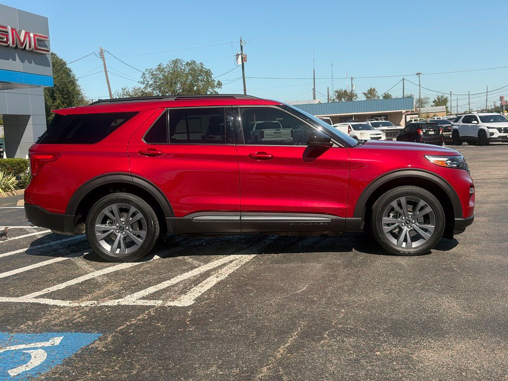 Used 2023 Ford Explorer XLT w/ Equipment Group 202A AWD/4WD image 5
