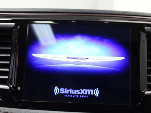 Used 2017 Chrysler Pacifica Limited w/ UConnect Theater Package image 15