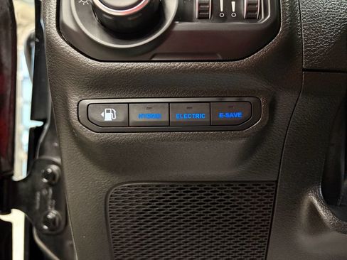 Used 2022 Jeep Wrangler Unlimited Sahara w/ Cold Weather Group AWD/4WD image 13