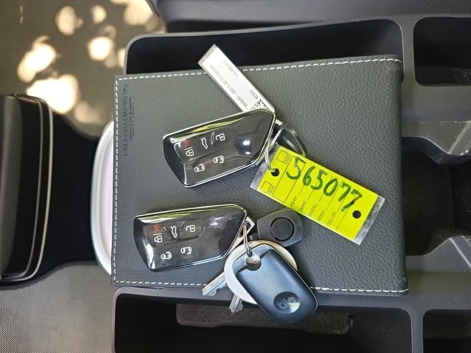 Used 2025 Volkswagen ID. Buzz 1st Edition w/ Cupholders Package AWD/4WD image 11