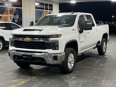 Used 2024 Chevrolet Silverado 2500 LT AWD/4WD image 5