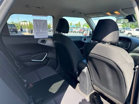 Used 2025 Kia Soul LX w/ LX Technology Package FWD image 23