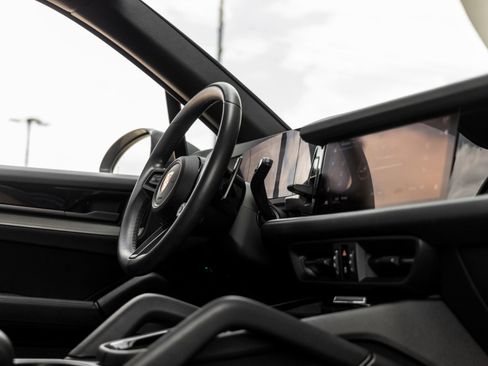 Certified 2024 Porsche Cayenne AWD/4WD image 48