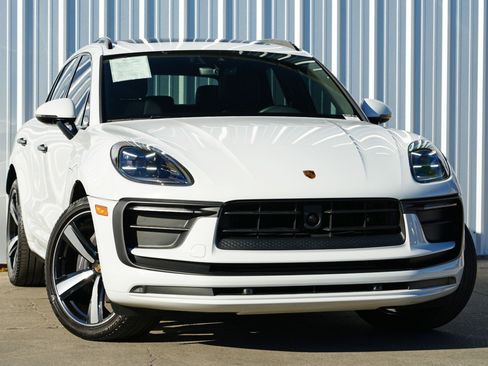 Used 2023 Porsche Macan image 4