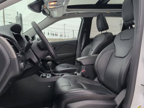 Used 2021 Jeep Cherokee Limited image 23