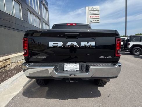 Used 2025 RAM 2500 Big Horn AWD/4WD image 4
