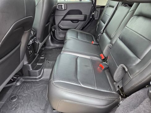 Used 2021 Jeep Wrangler Unlimited Sahara AWD/4WD image 16