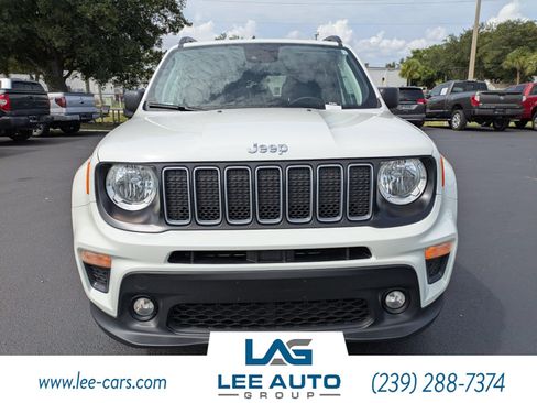 Used 2022 Jeep Renegade Latitude AWD/4WD image 8