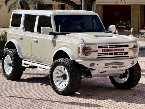Used 2025 Ford Bronco Outer Banks AWD/4WD image 3