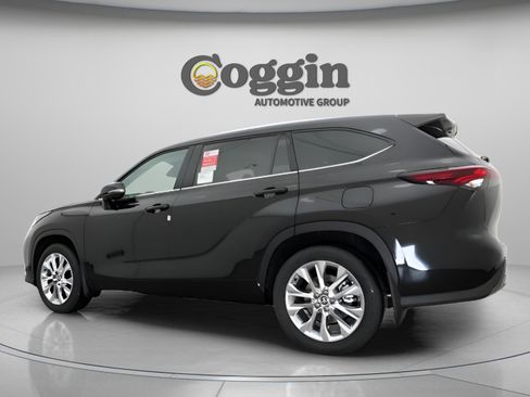 Used 2026 Toyota Highlander Limited AWD/4WD image 7