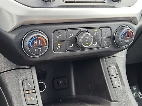 Used 2019 GMC Acadia SLE w/ Driver Alert Package I AWD/4WD image 18