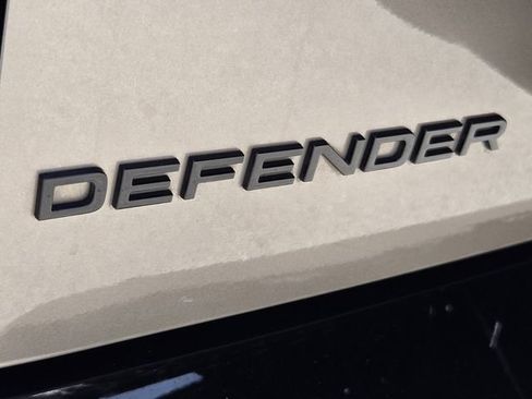 Used 2023 Land Rover Defender 110 V8 AWD/4WD image 14