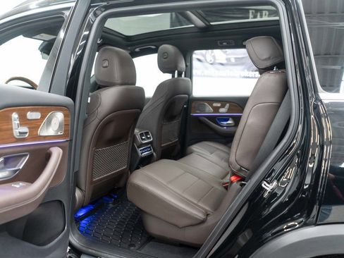 Used 2022 Mercedes-Benz GLS 450 4MATIC image 17