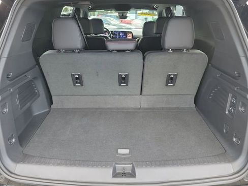Certified 2025 Chevrolet Traverse RS FWD image 14