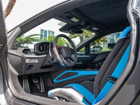 Used 2025 Lamborghini Revuelto AWD/4WD image 7