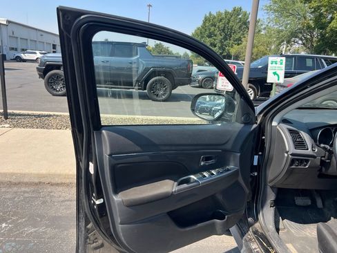 Used 2021 Mitsubishi Outlander Sport SE AWD/4WD image 5