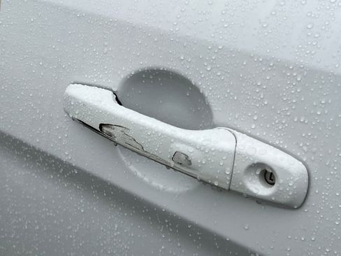 Used 2017 Ford Explorer XLT w/ Equipment Group 201A image 19