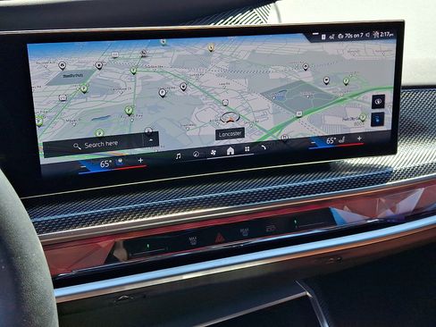 Used 2024 BMW i7 xDrive60 AWD/4WD image 16