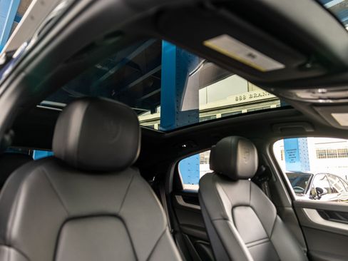 Certified 2025 Porsche Cayenne Coupe AWD/4WD image 55