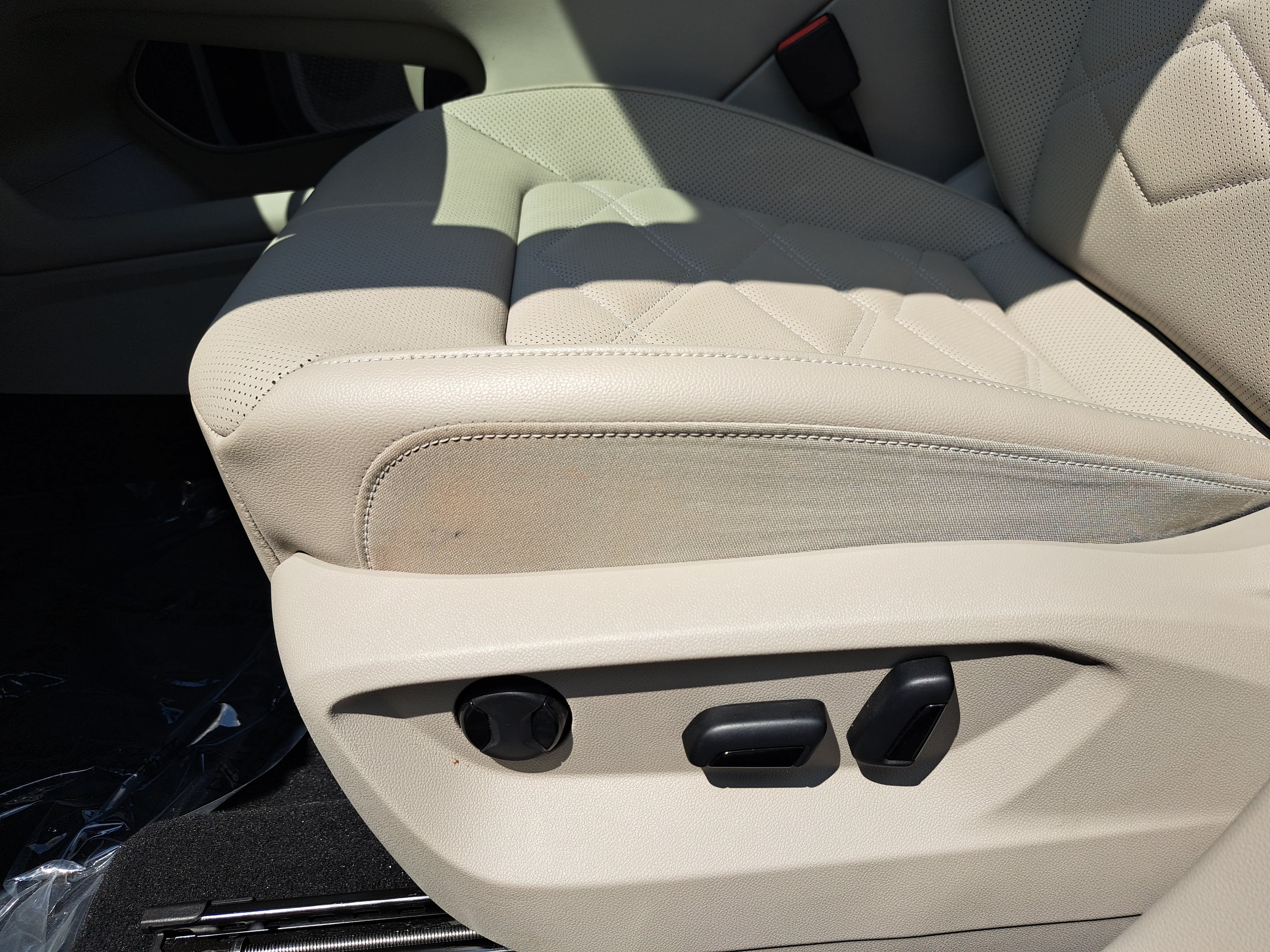 Certified 2025 Volkswagen Atlas SE FWD image 29