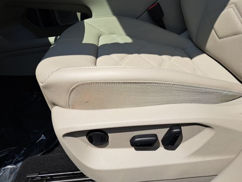Certified 2025 Volkswagen Atlas SE FWD image 29
