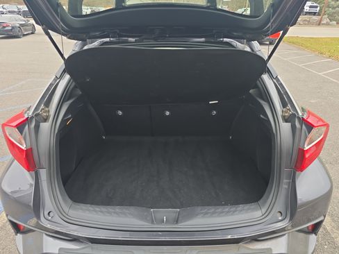 Used 2018 Toyota C-HR XLE image 5