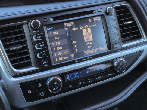 Used 2019 Toyota Highlander Limited image 23